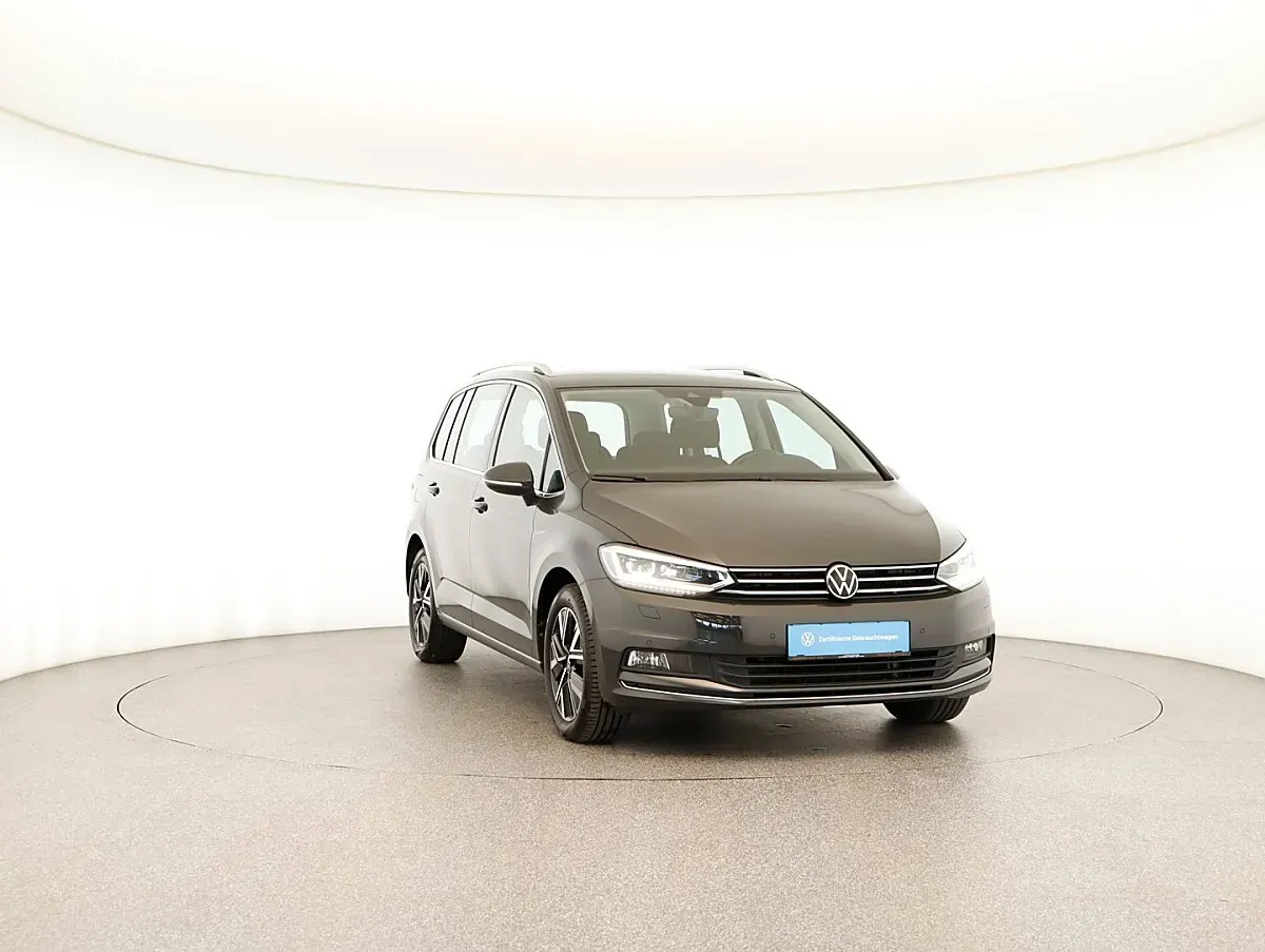Volkswagen Touran 2023 photo 2