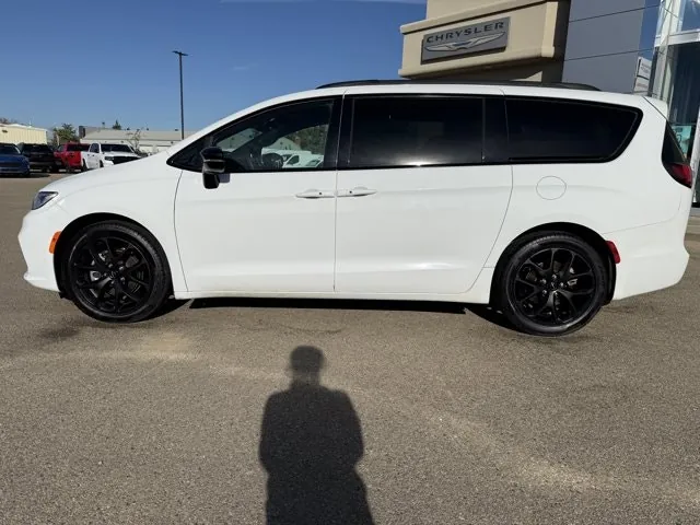 Chrysler Pacifica 2025 photo 4