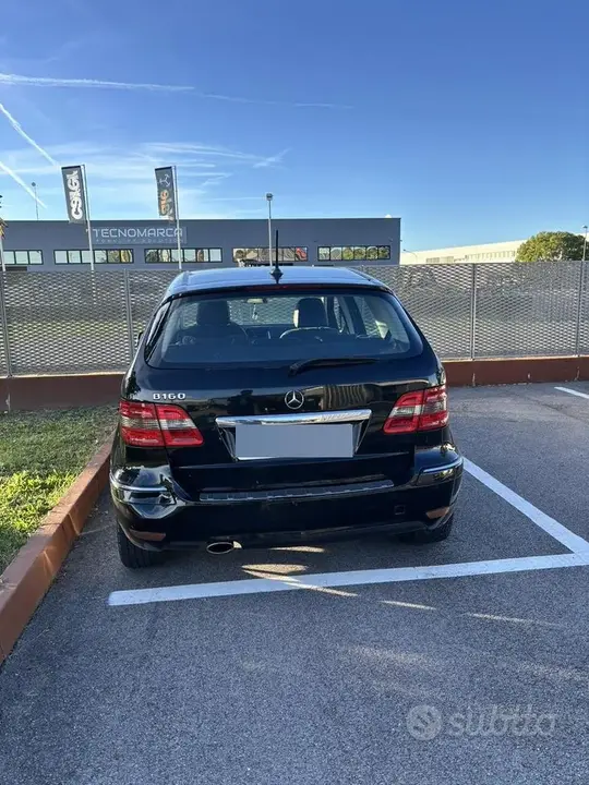Mercedes-Benz B-Class 2010 photo 2