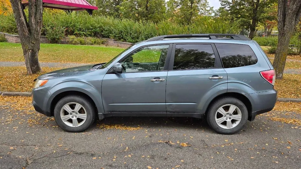 Subaru Forester 2010 photo 2