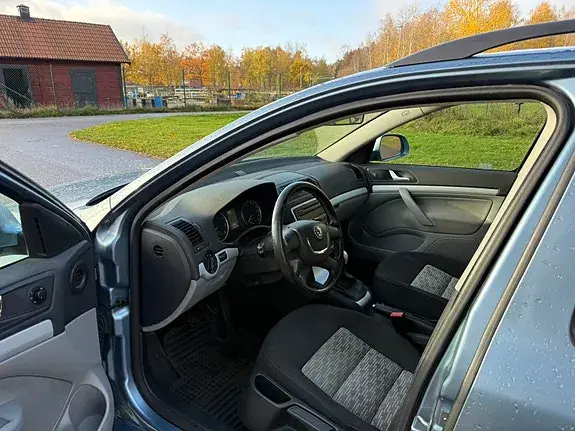 Skoda Octavia 2011 photo 5