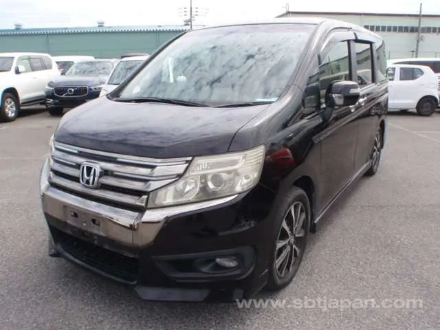 Honda Stepwagon 2013 photo 2