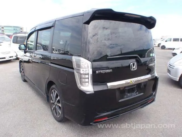 Honda Stepwagon 2013 photo 3