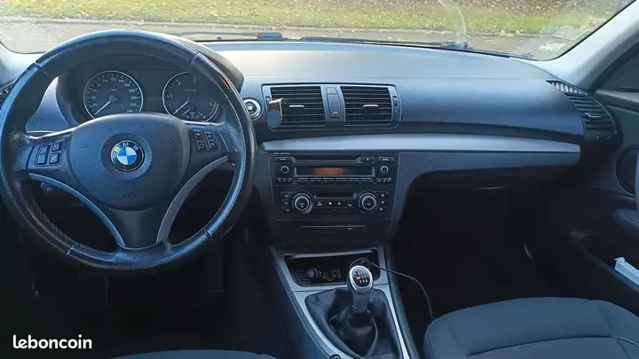 BMW 1 Series 2011 photo 2