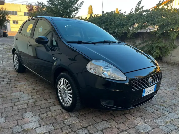 Fiat Grande Punto 2005 photo 4