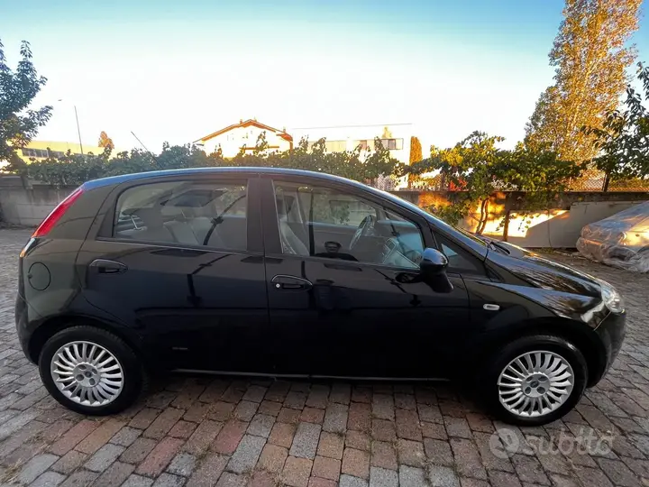 Fiat Grande Punto 2005 photo 5