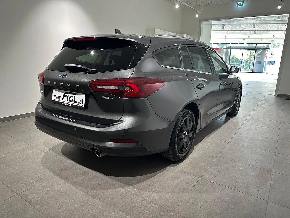 Ford Focus 2022 photo 3