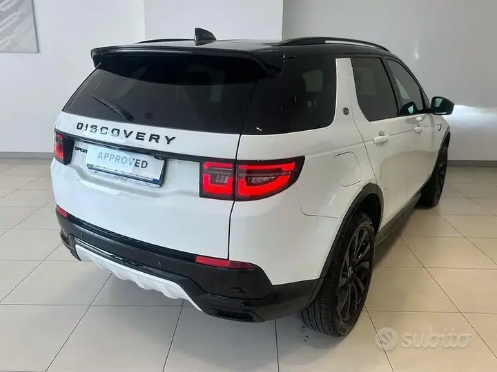 Land Rover Discovery Sport 2024 photo 2