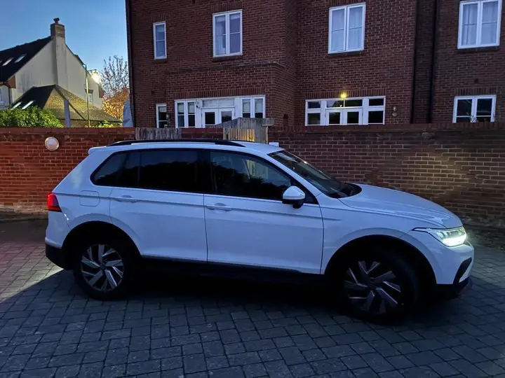 Volkswagen Tiguan 2022 photo 2