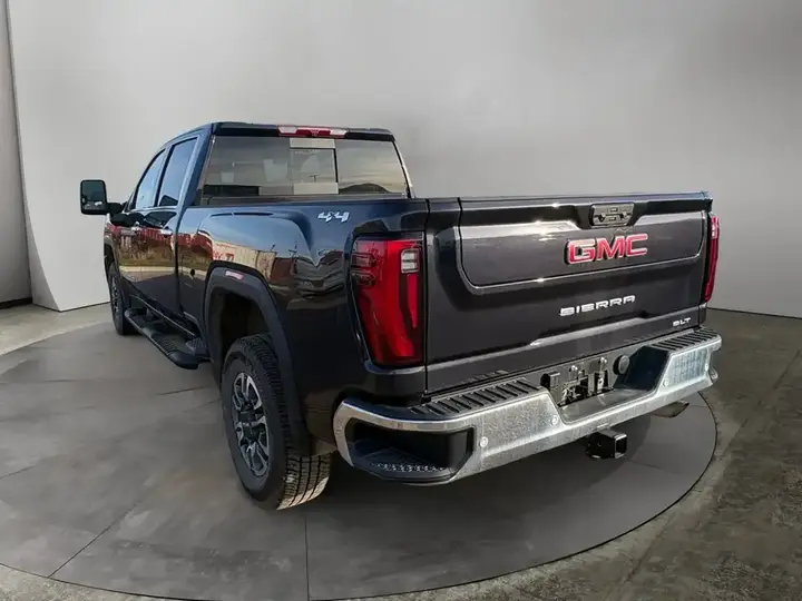 GMC Sierra 2500Hd 2026 photo 3