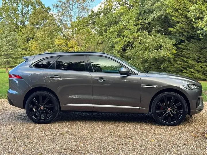 Jaguar F-Pace 2017 photo 2