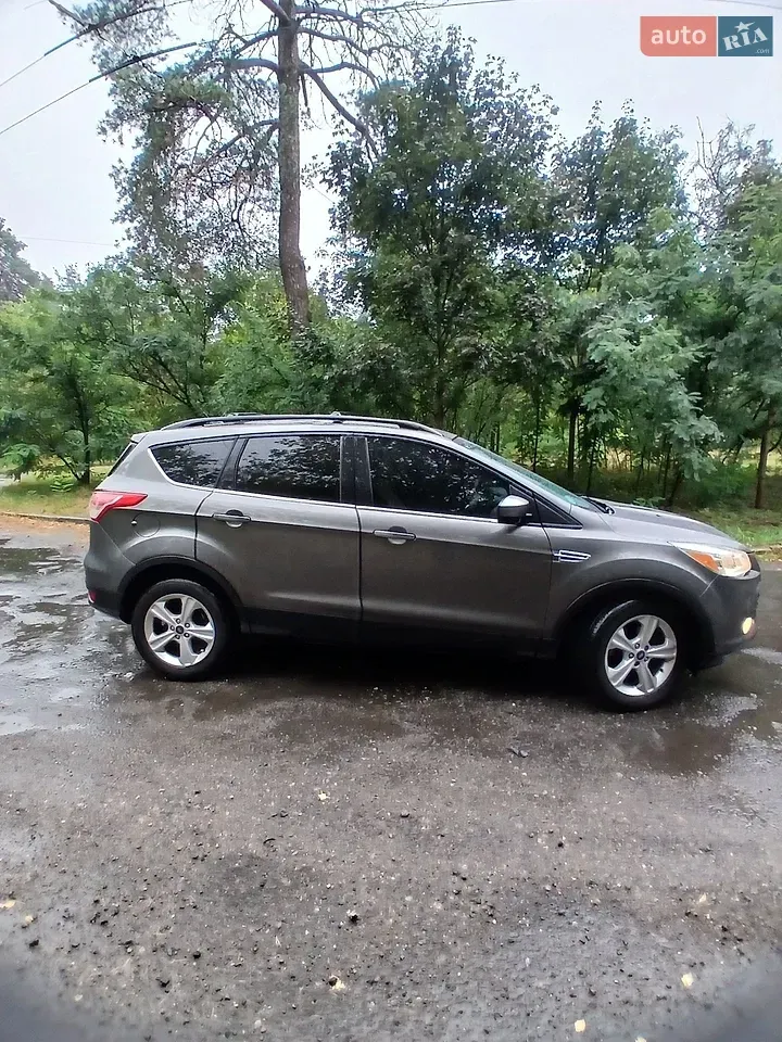 Ford Escape 2012 photo 2