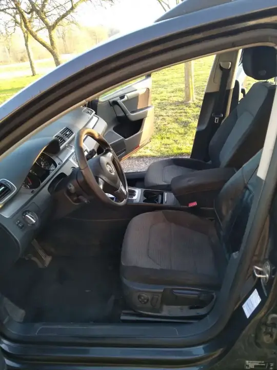 Volkswagen Passat 2010 photo 2