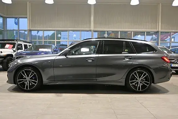 BMW 330E 2021 photo 2