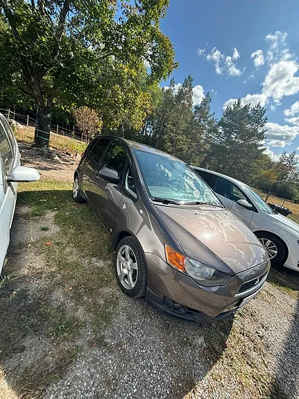 Mitsubishi Colt 2011 photo 2
