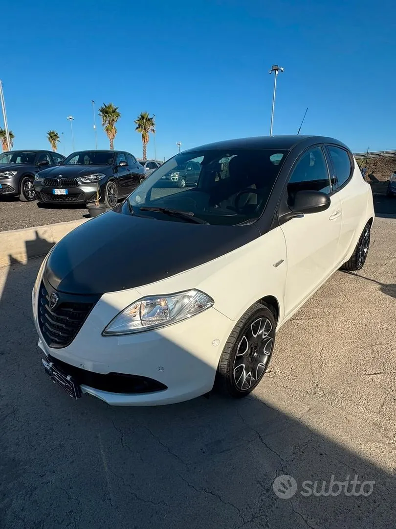 Lancia Ypsilon 2015 photo 2
