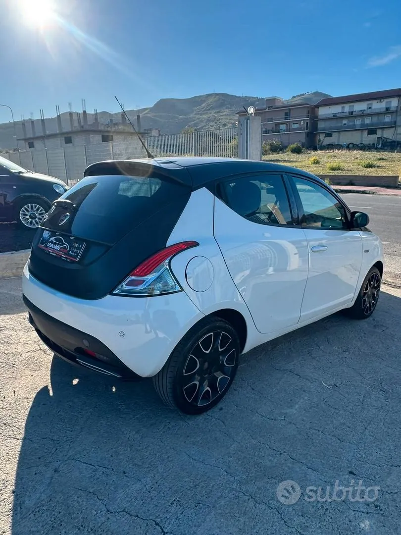 Lancia Ypsilon 2015 photo 4