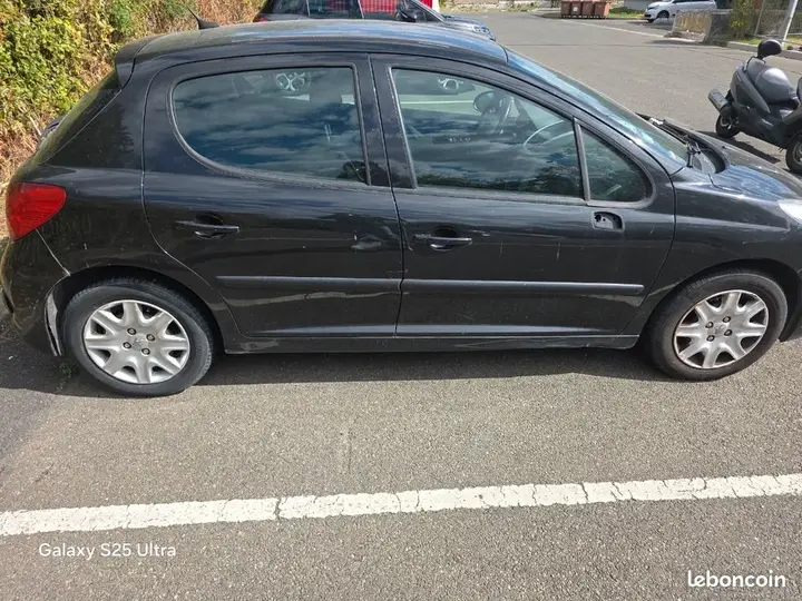 Peugeot 207 2008 photo 3