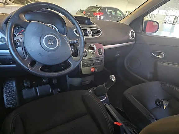 Renault Clio 2012 photo 5