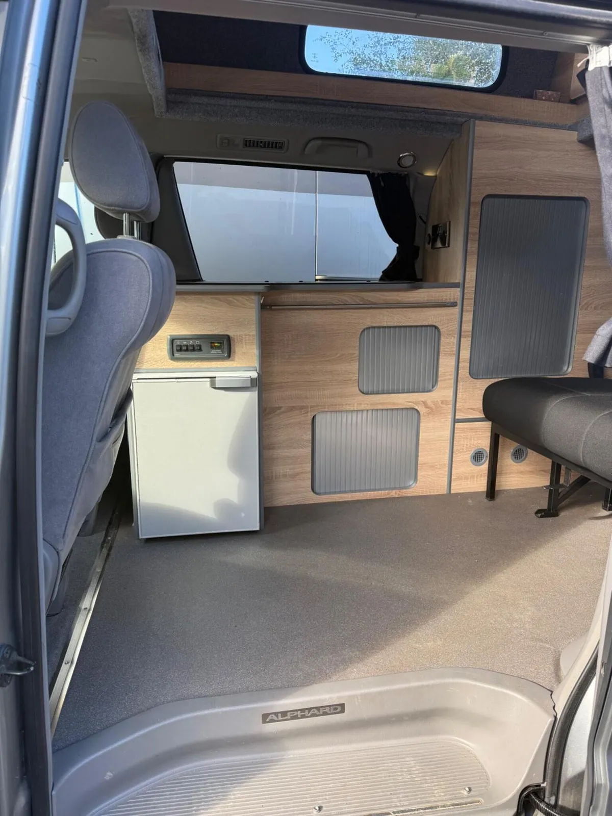 Toyota Alphard 2006 photo 3