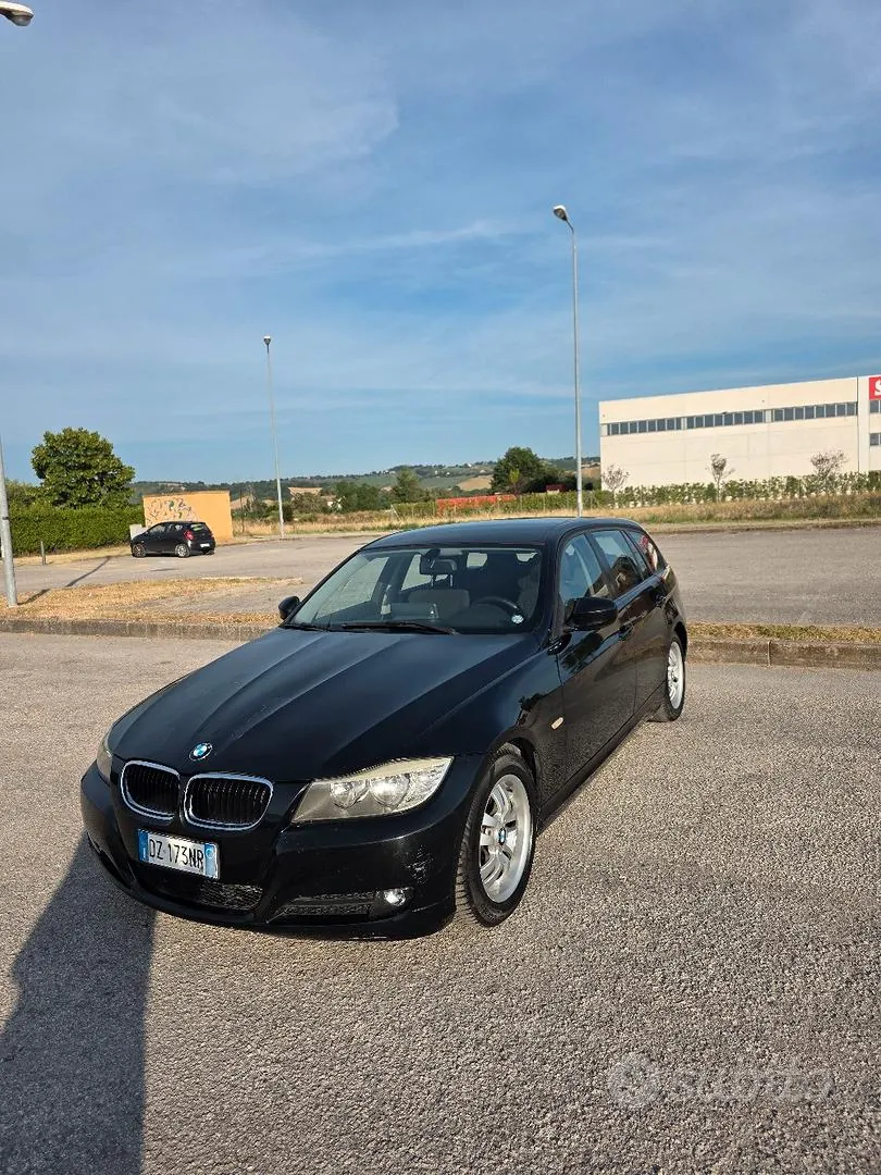 BMW 3 Series 2009 photo 2