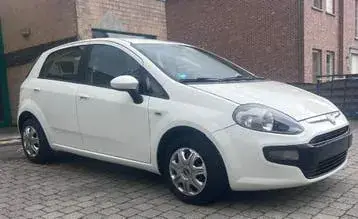 Fiat Punto 2011 photo 2