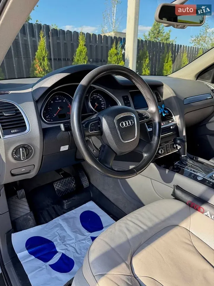 Audi Q7 2010 photo 5