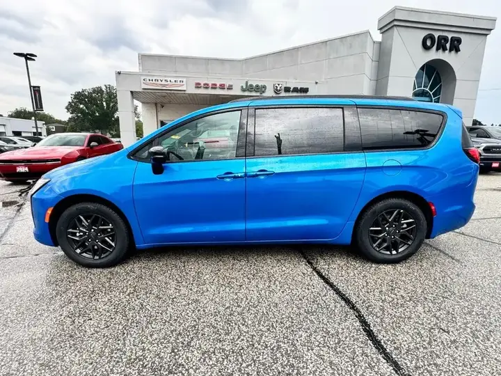 Chrysler Pacifica 2027 photo 3
