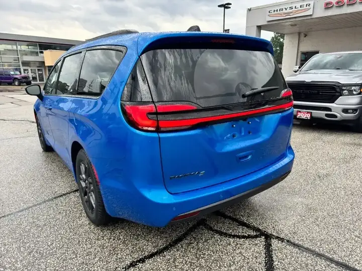 Chrysler Pacifica 2027 photo 4