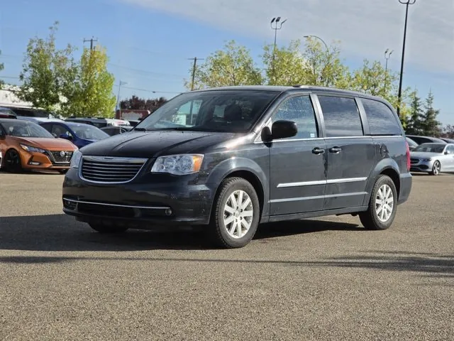 Chrysler Town & Country 2015 photo 2