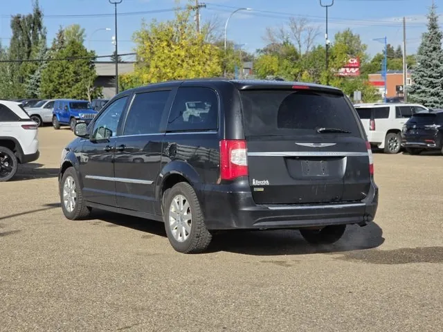 Chrysler Town & Country 2015 photo 4