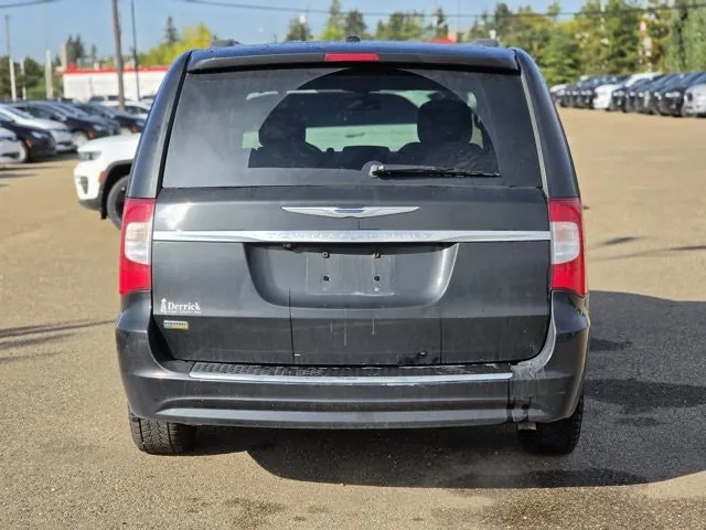 Chrysler Town & Country 2015 photo 5