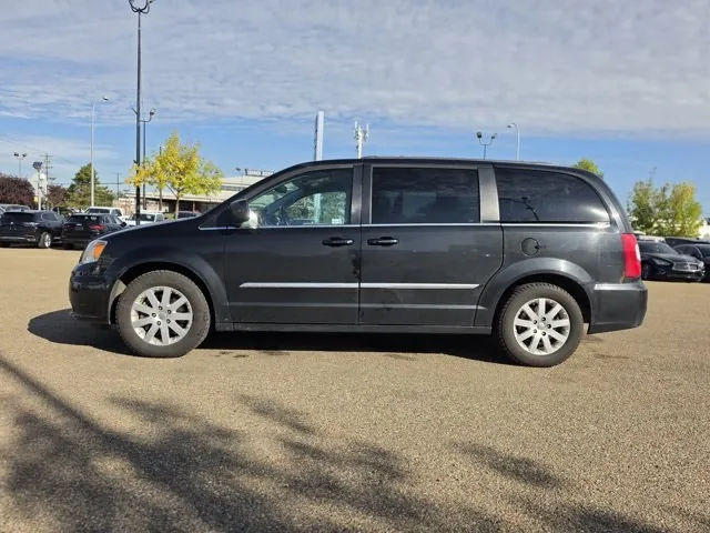 Chrysler Town & Country 2015 photo 3