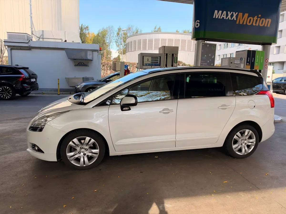 Peugeot 5008 2013 photo 2
