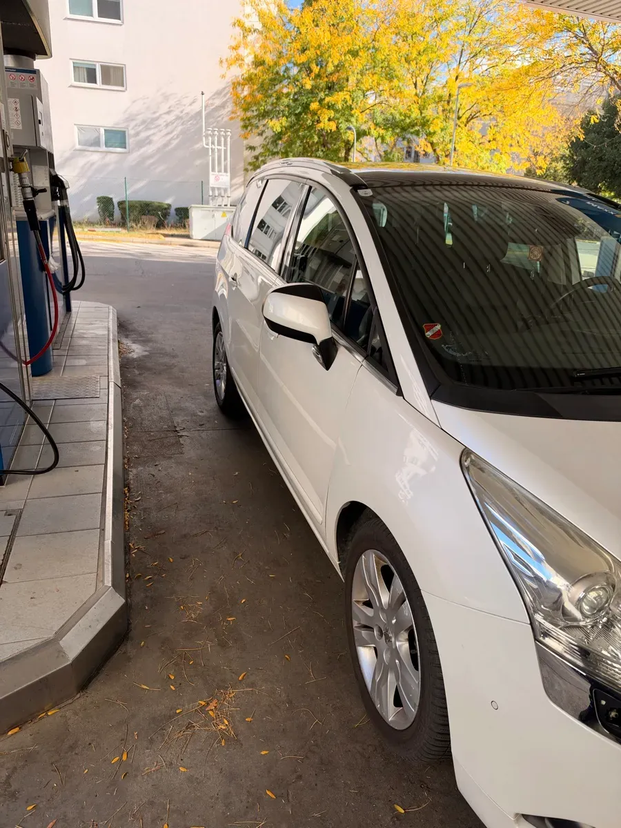Peugeot 5008 2013 photo 3