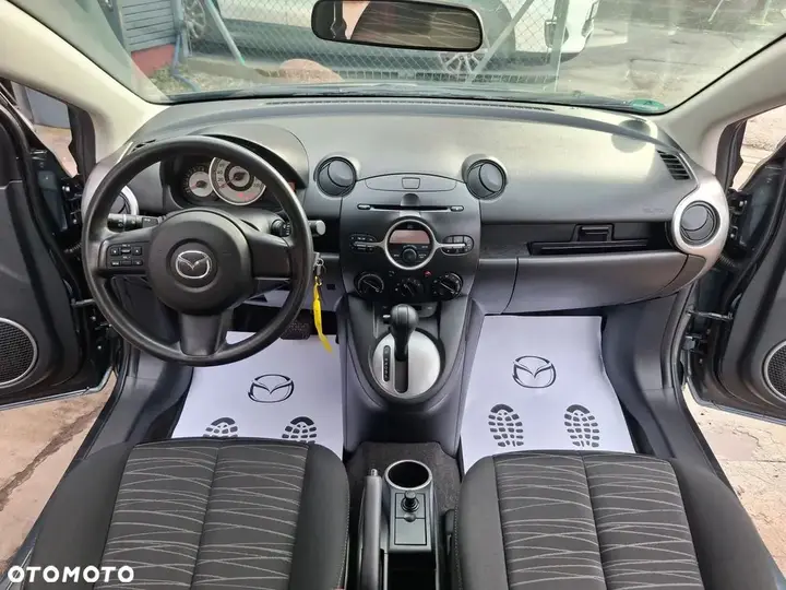 Mazda 2 2009 photo 3