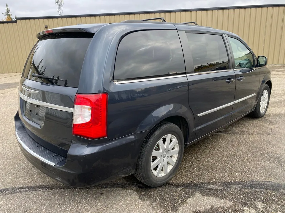 Chrysler Town & Country 2014 photo 4