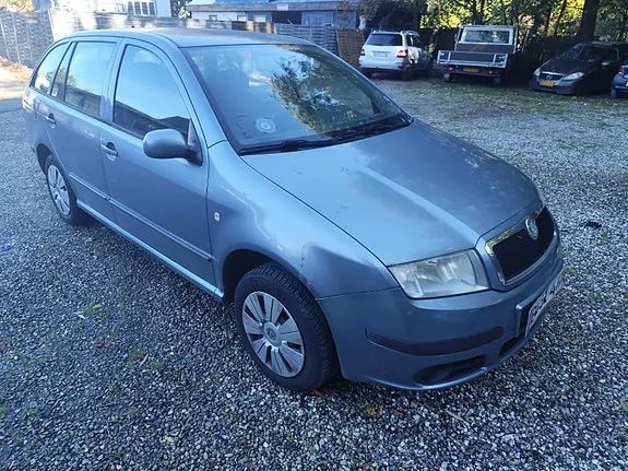 Skoda Fabia 2007 photo 2