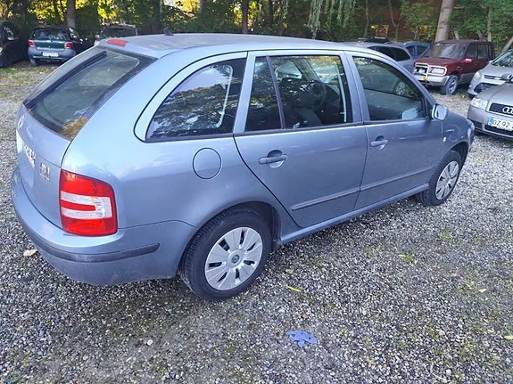 Skoda Fabia 2007 photo 3