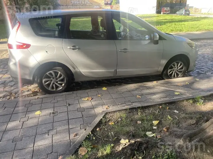 Renault Grand Scenic 2013 photo 4