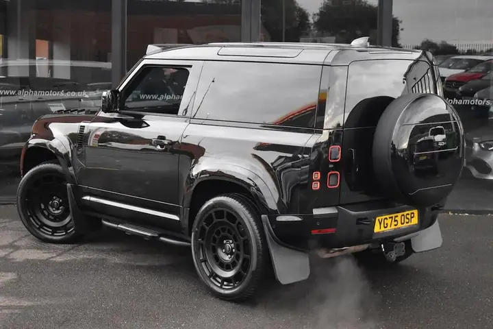 Land Rover Defender 90 2025 photo 2