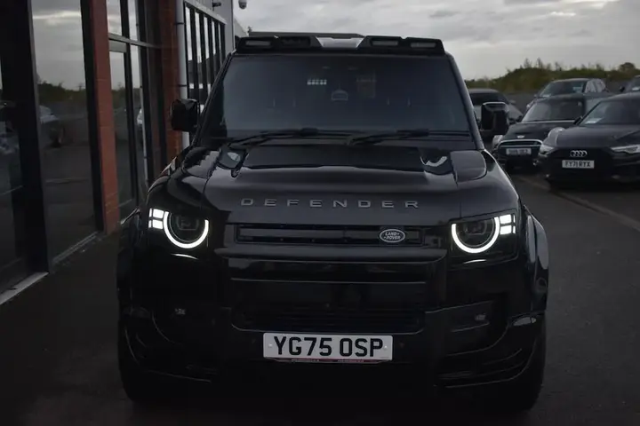 Land Rover Defender 90 2025 photo 3
