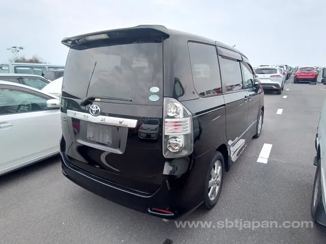 Toyota Voxy 2009 photo 4