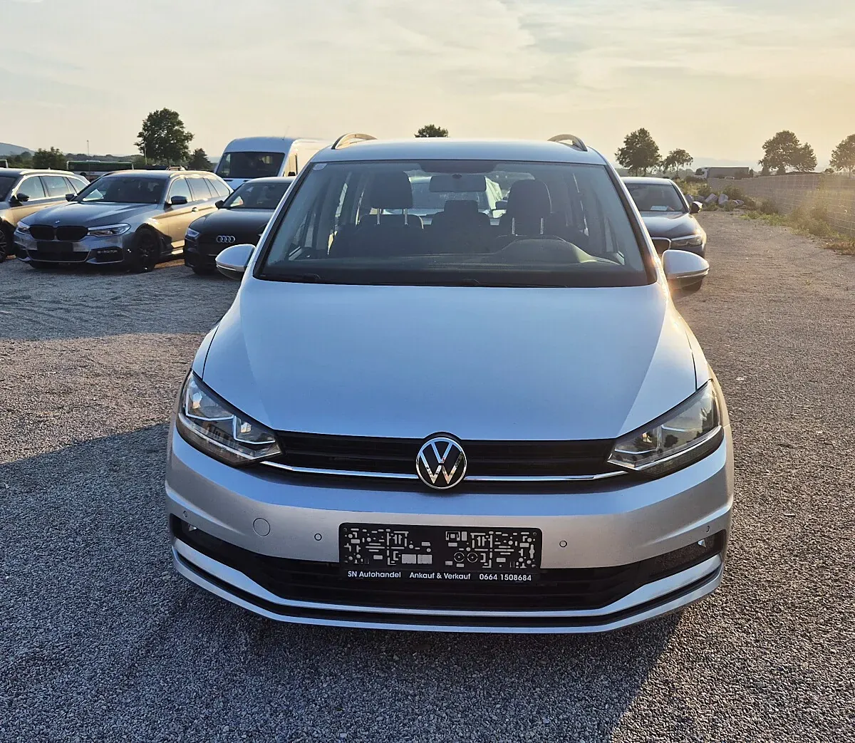Volkswagen Touran 2021 photo 2