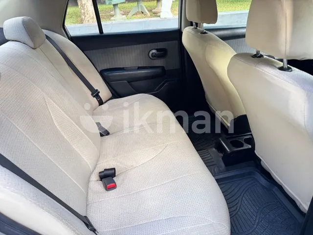 Nissan Tiida 2010 photo 4