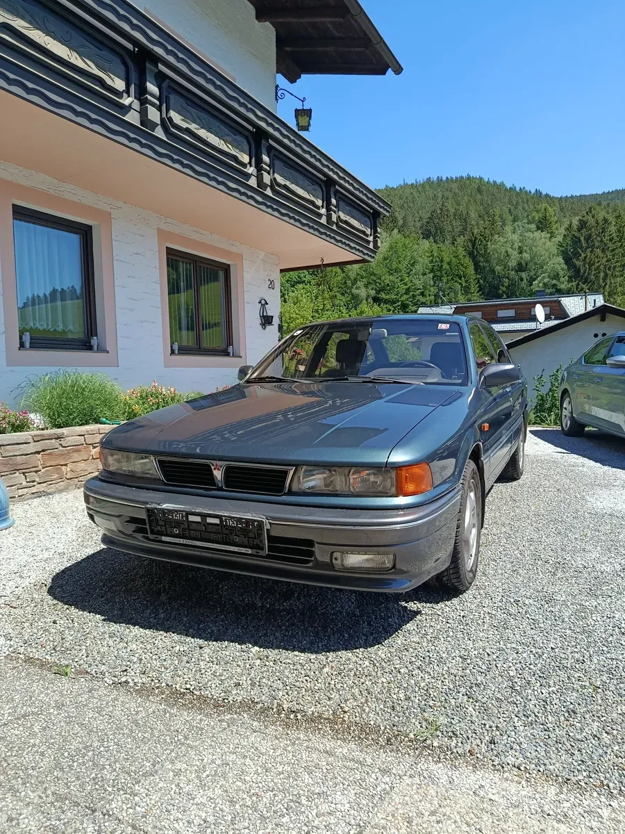 Mitsubishi Galant 1993 photo 2