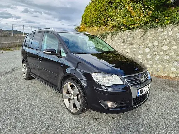 Volkswagen Touran 2010 photo 2