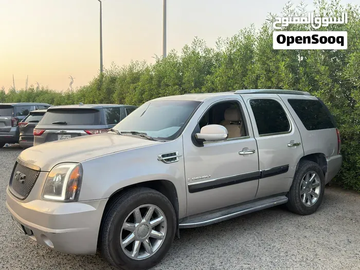 GMC Yukon Denali 2008 photo 2