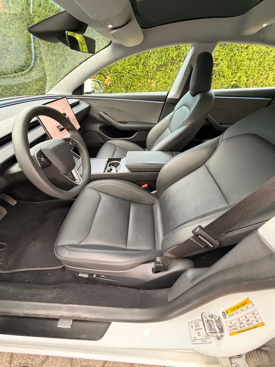 Tesla Model 3 2023 photo 3