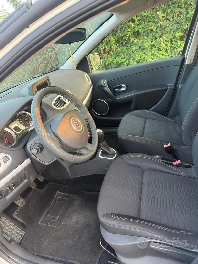 Renault Clio 2009 photo 3